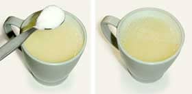 こしたカリンジュースに砂糖を入れる