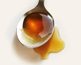 スプーンですくったカリン・ジャム