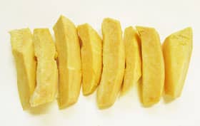 キレイなところだけ切り分けられたカリンの果肉