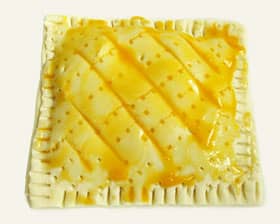 パイシートの上面に卵黄液を塗る